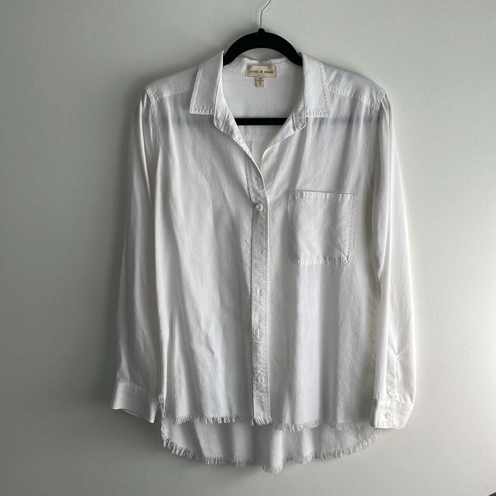 Cloth & Stone Frayed Hem White Button Up Shirt  | Size Small